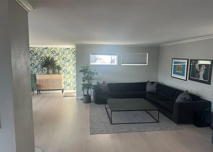 Large, Spacious Single-family With Good Views بيت للعطل