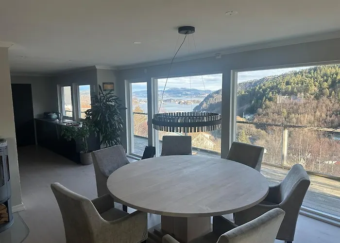 Large, Spacious Single-family With Good Views * برغن