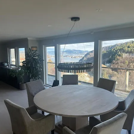 Large, Spacious Single-family With Good Views * 베르겐